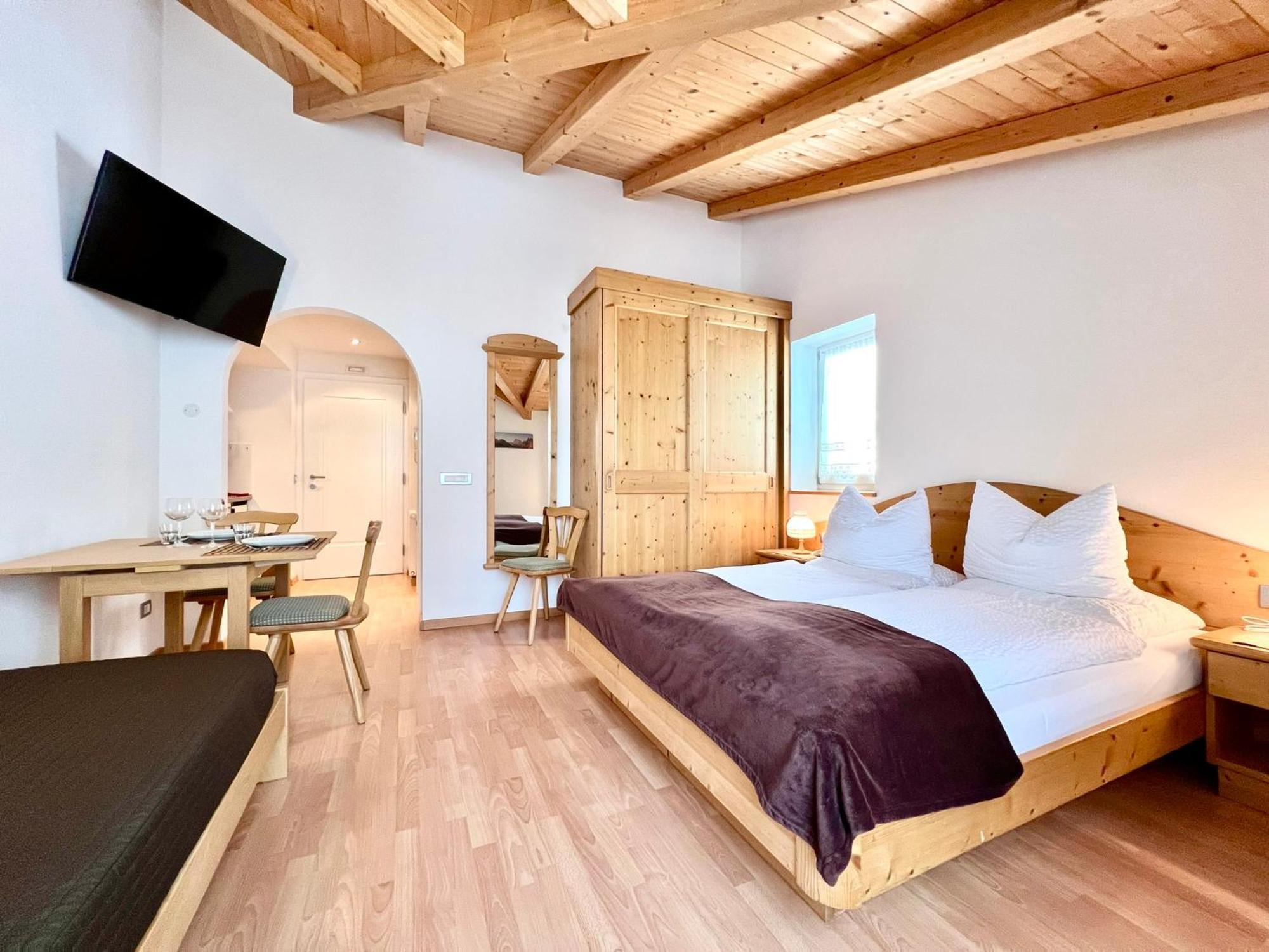 Enjoy Dolomites - Chalet Santa Cristina Val Gardena Oda fotoğraf